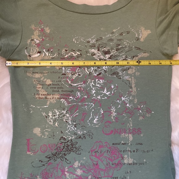 Cute graphic print short sleeve tee in size L - Picture 6 of 6